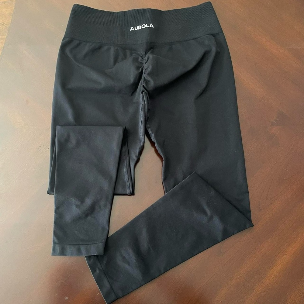 Aurola Women's Black High-Rise Performance Leggings